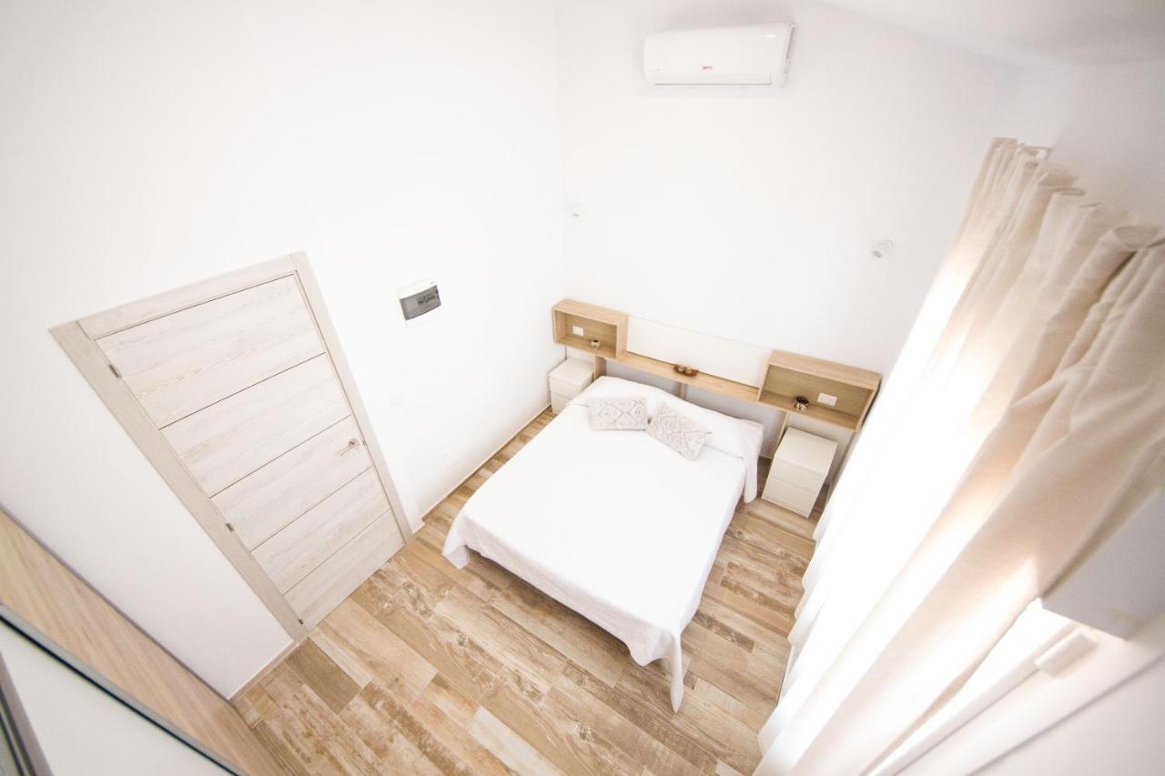 White House - Piro Apartment