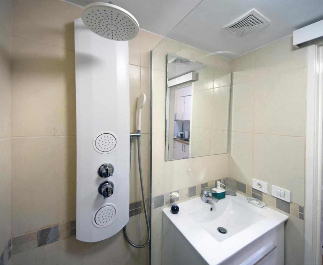 Apartment Peaceful & Bright Loft, Heated Pool, Netflix, Free Wifi & Parking, Tennis *