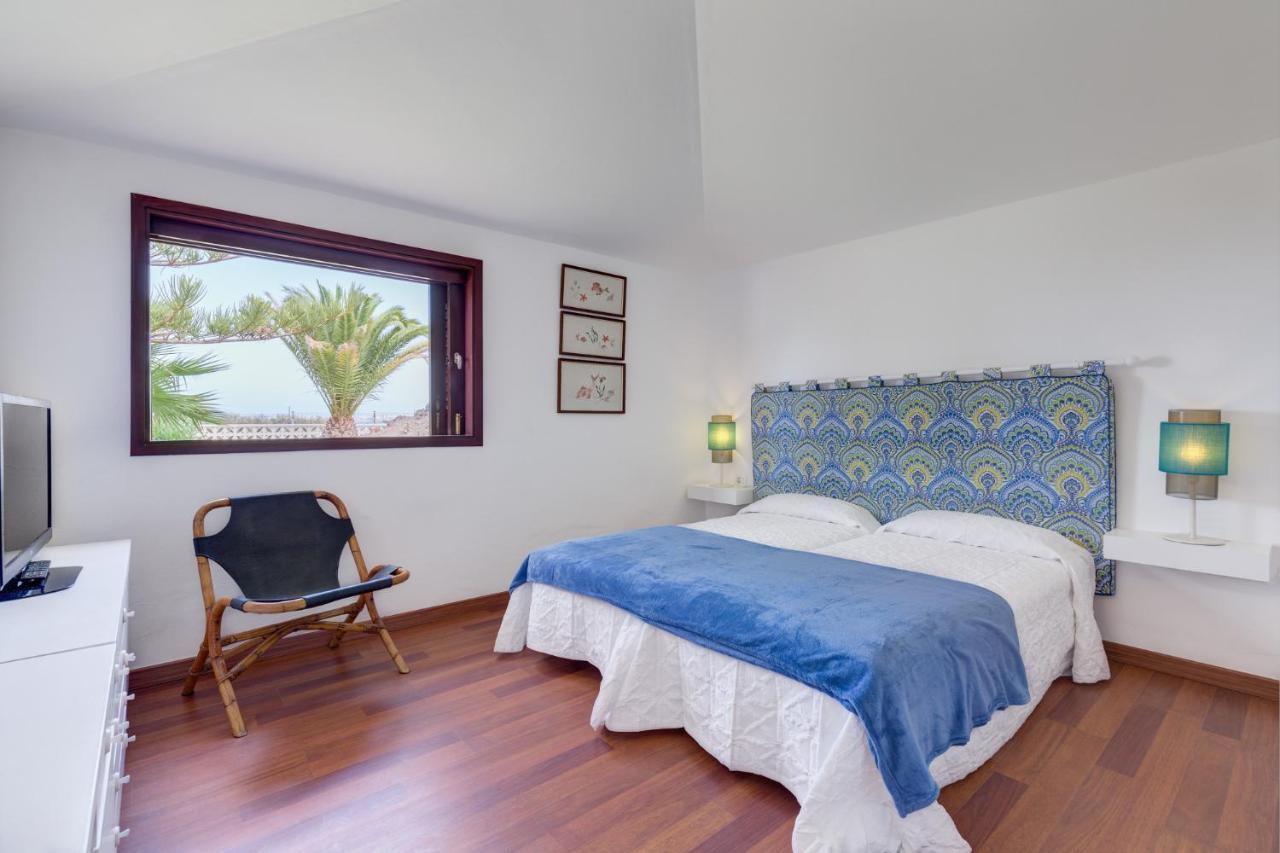Amplio Chalet En Con Jardin Y Vista Al Mar *