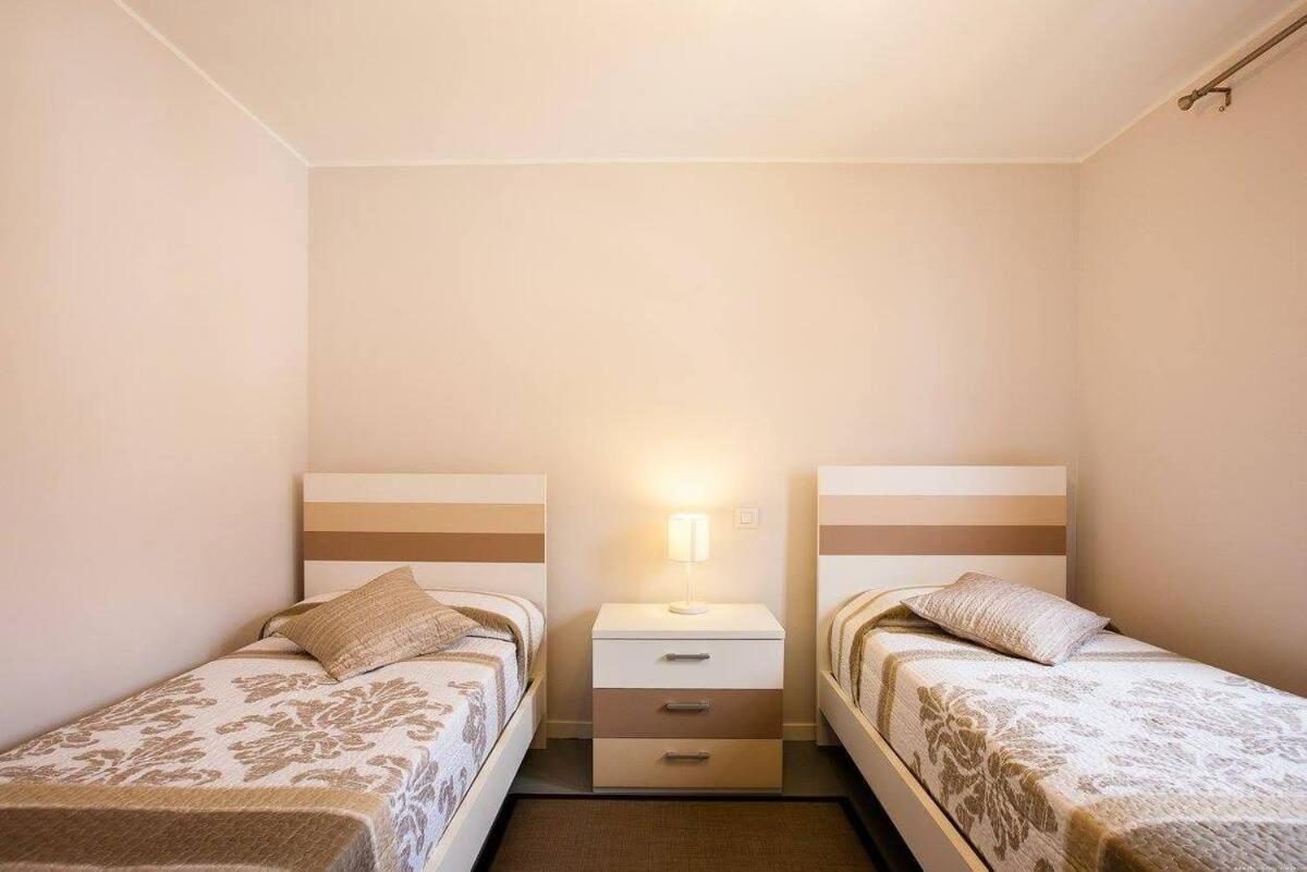 2 Bedroom For 4 People In Tenerife Apartment