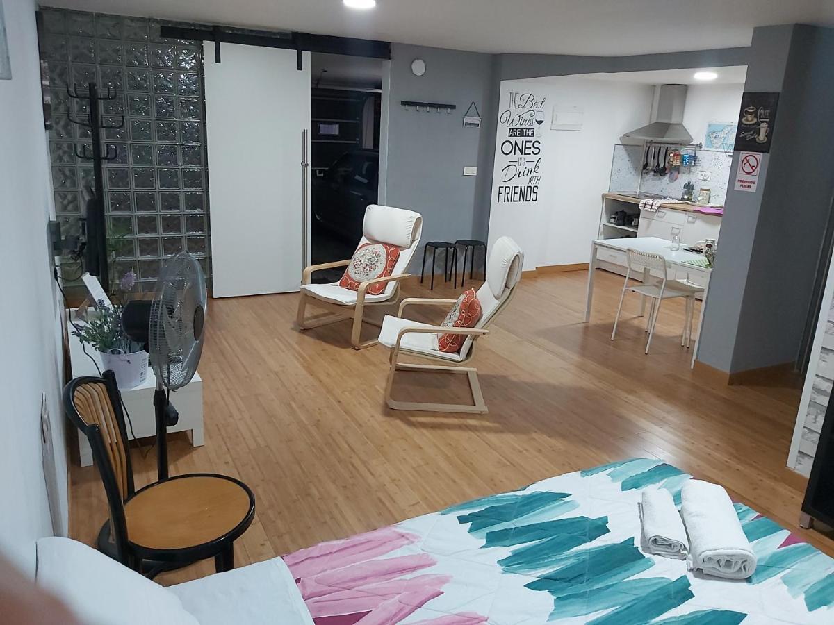 Loft Cruz, Acoran *