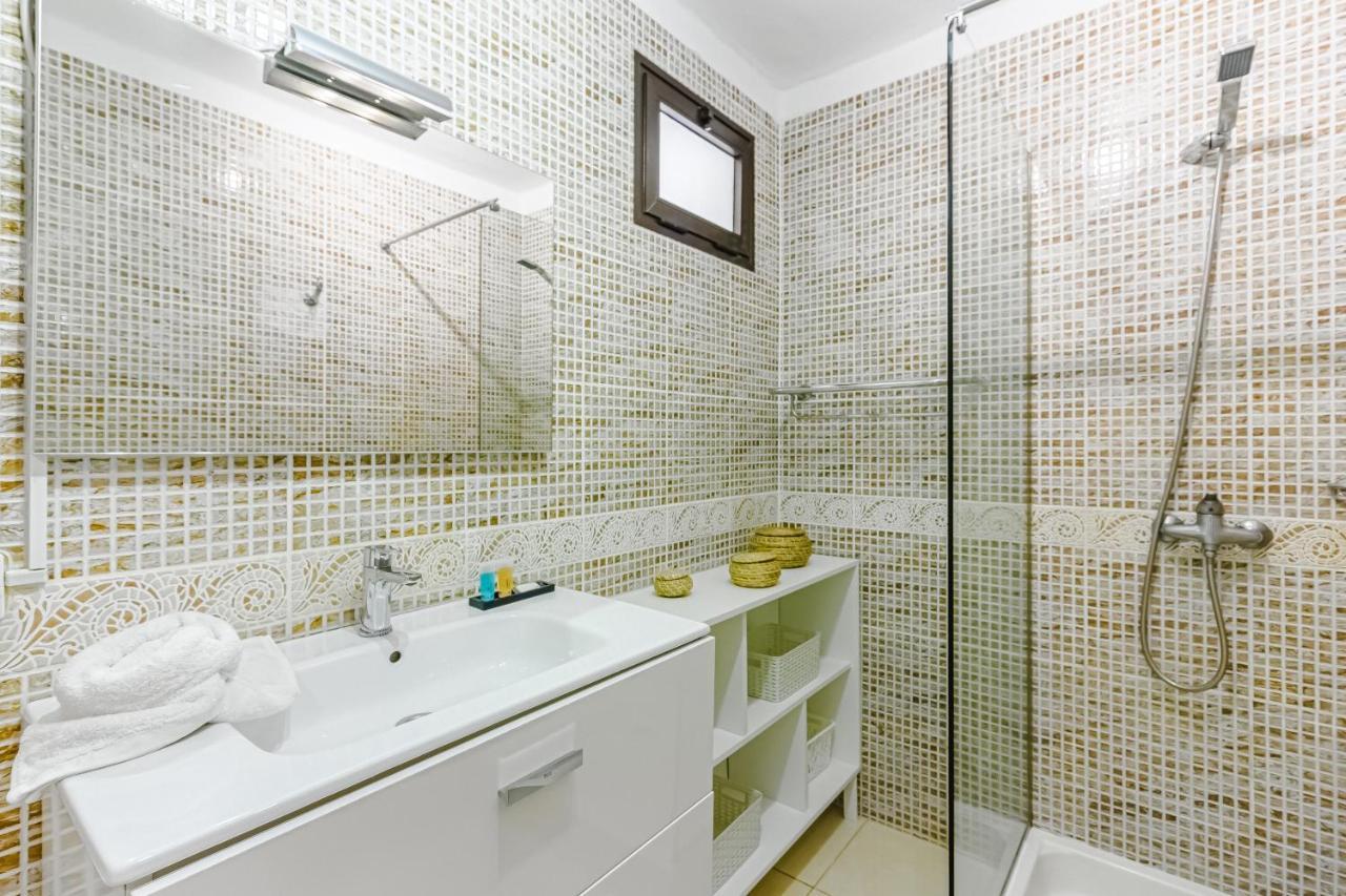 Fantastic Large In Front Of Heated Pool Wifi Apartment
