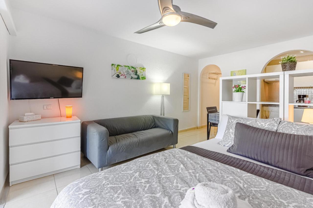 Fantastic Large In Front Of Heated Pool Wifi Apartment