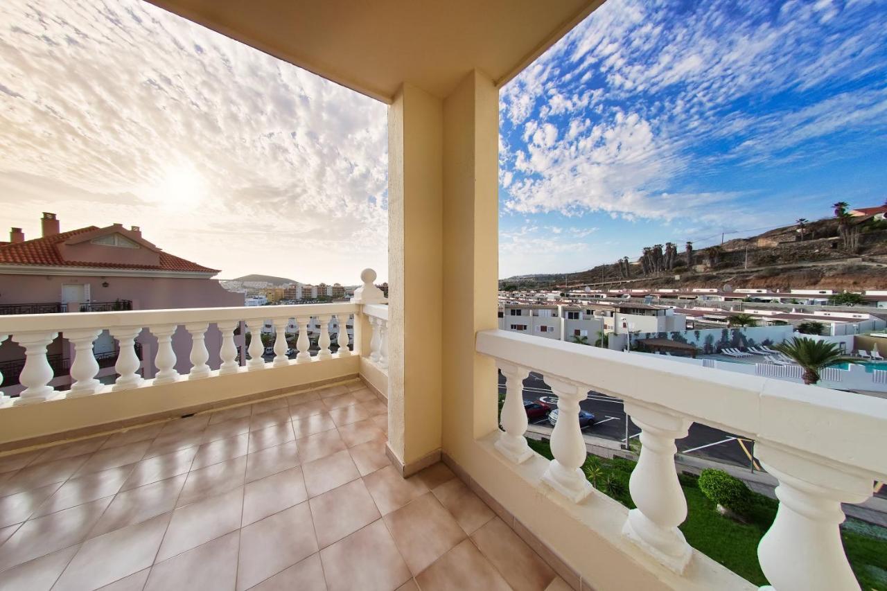 Great View, Heated Pool, Cool Design - Castle Harbour In Cristianos