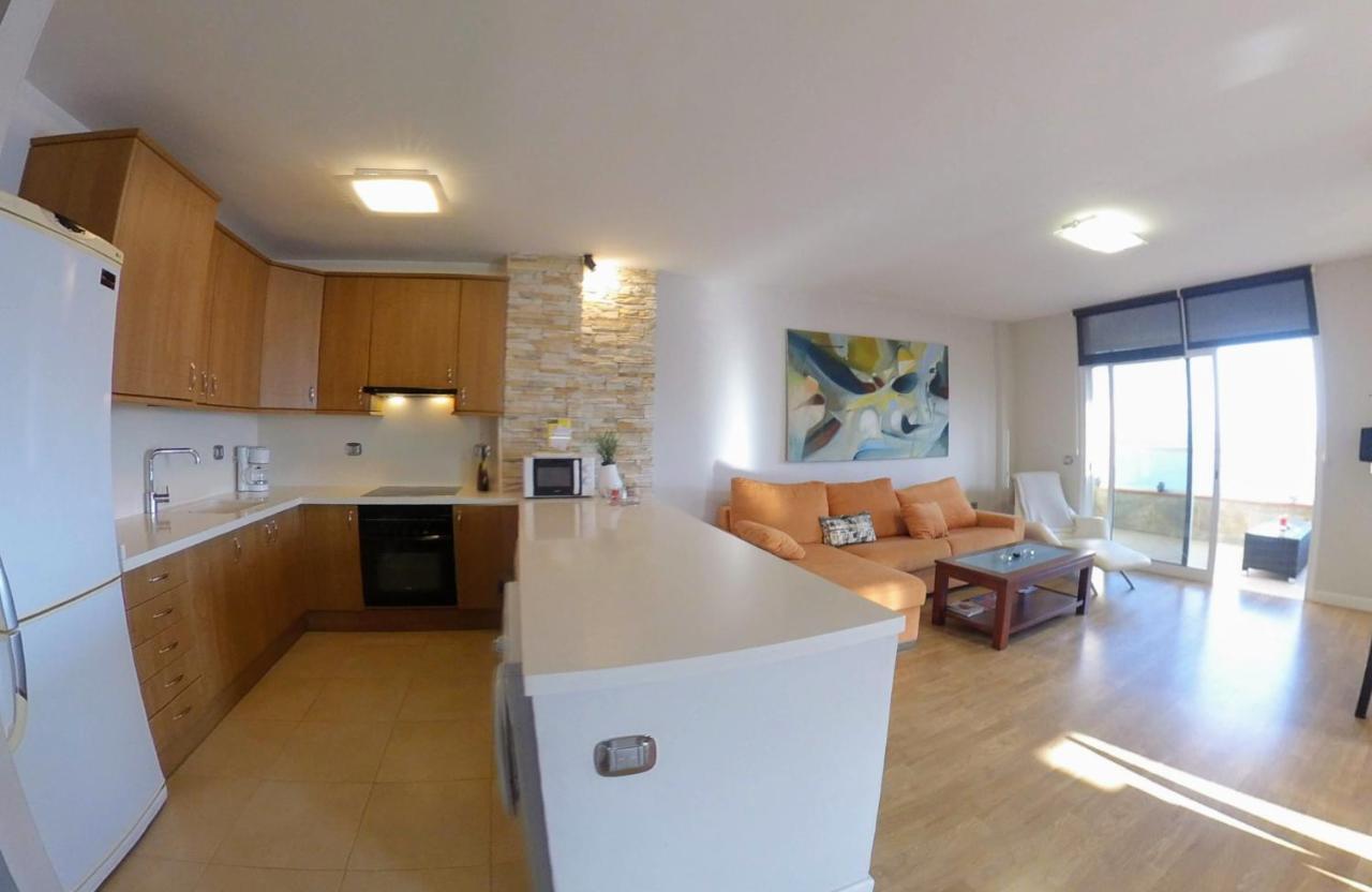 Facing The Ocean - Full Appt With 2 Double Bedroom Apartment