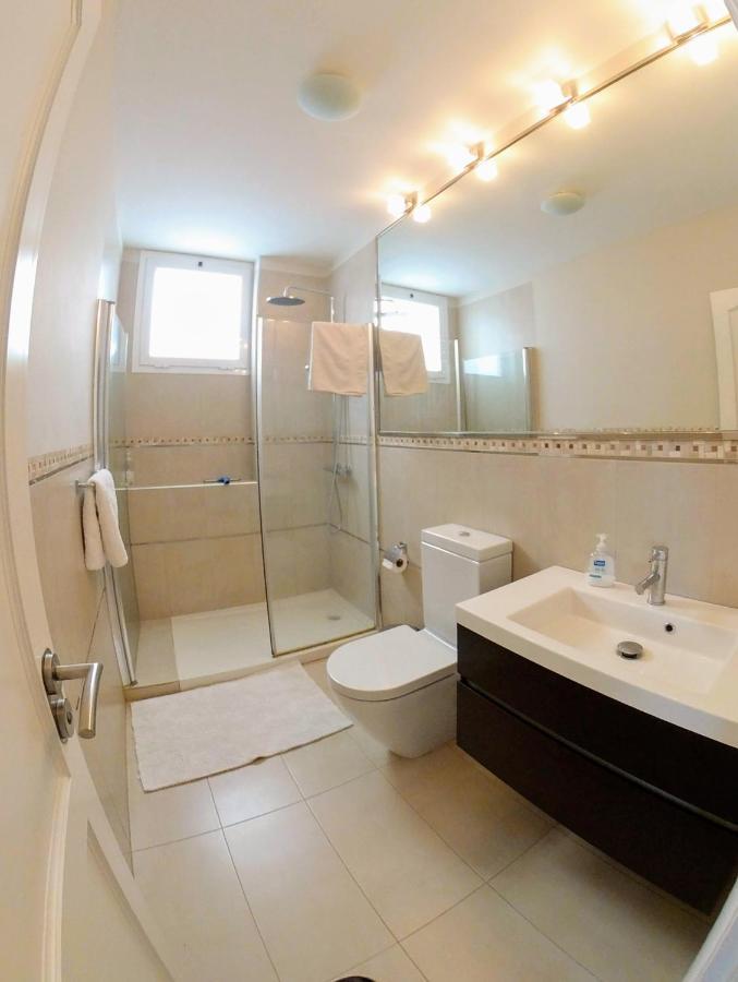 Apartment Facing The Ocean - Full Appt With 2 Double Bedroom *