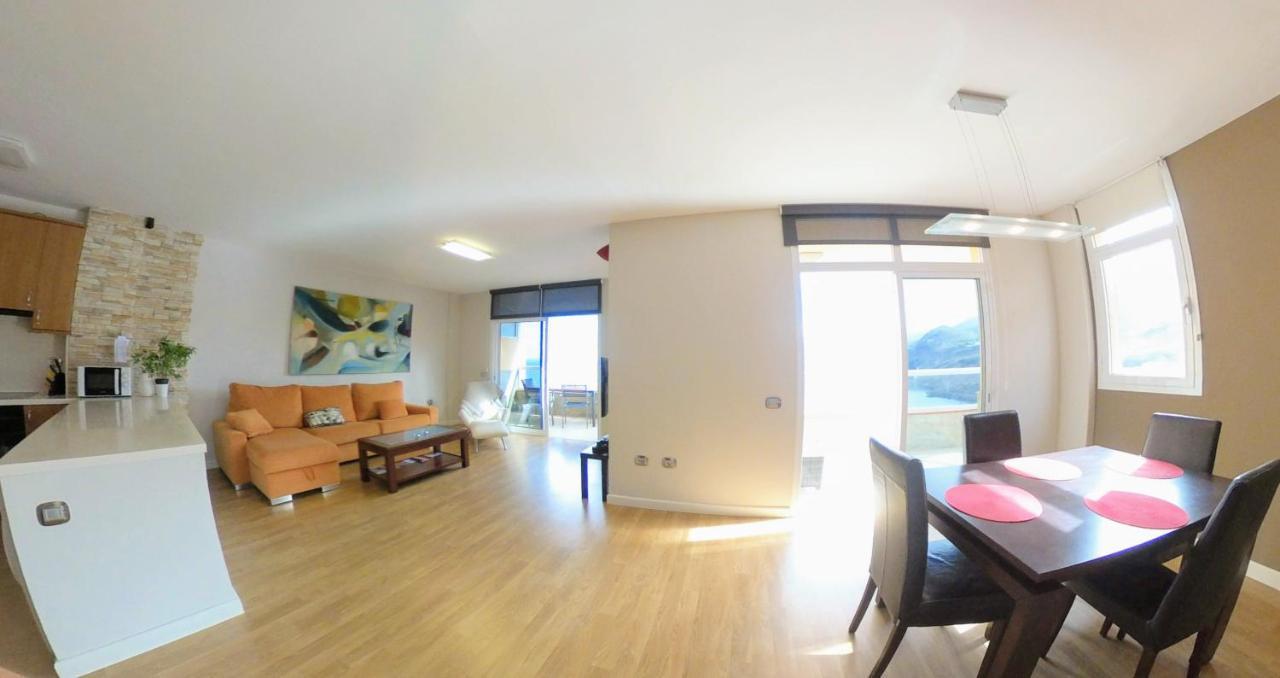 Facing The Ocean - Full Appt With 2 Double Bedroom *