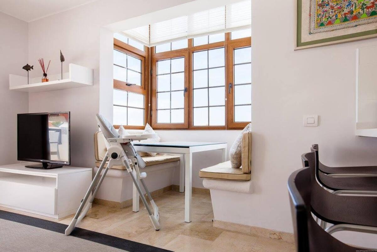 2 Bedroom For 4 People In Tenerife Apartment