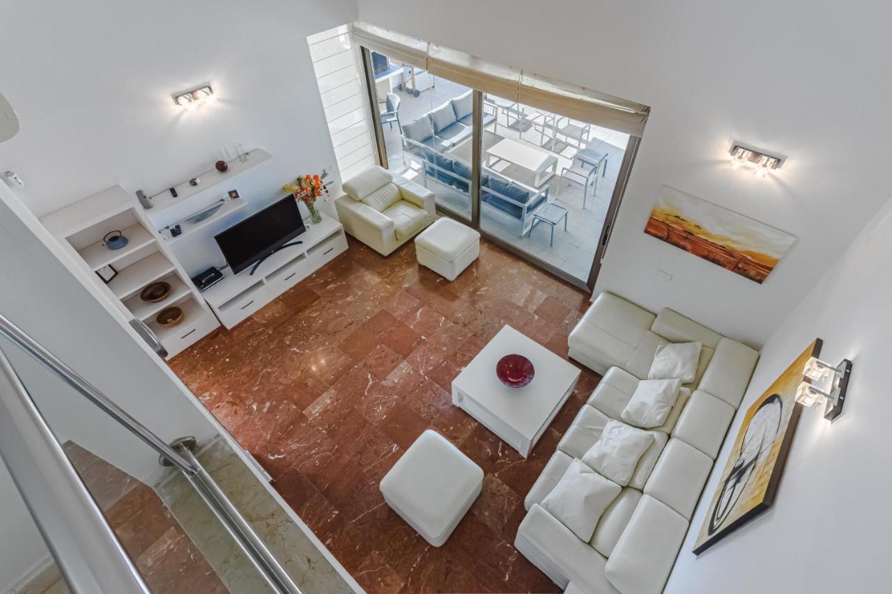 Eleonora, Luxury With Heated Pool Ocean View In Adeje, Tenerife Villa