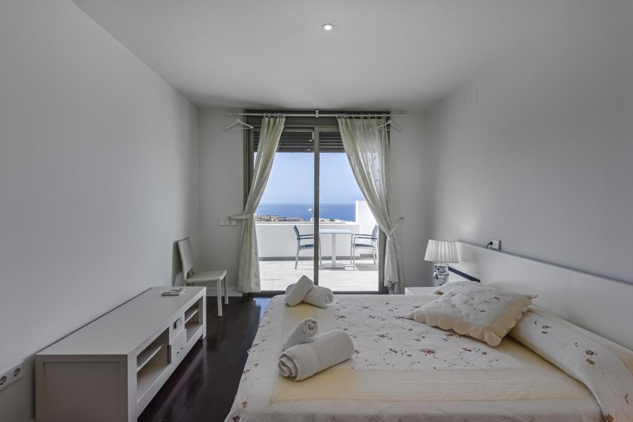Eleonora, Luxury With Heated Pool Ocean View In Adeje, Tenerife Villa *