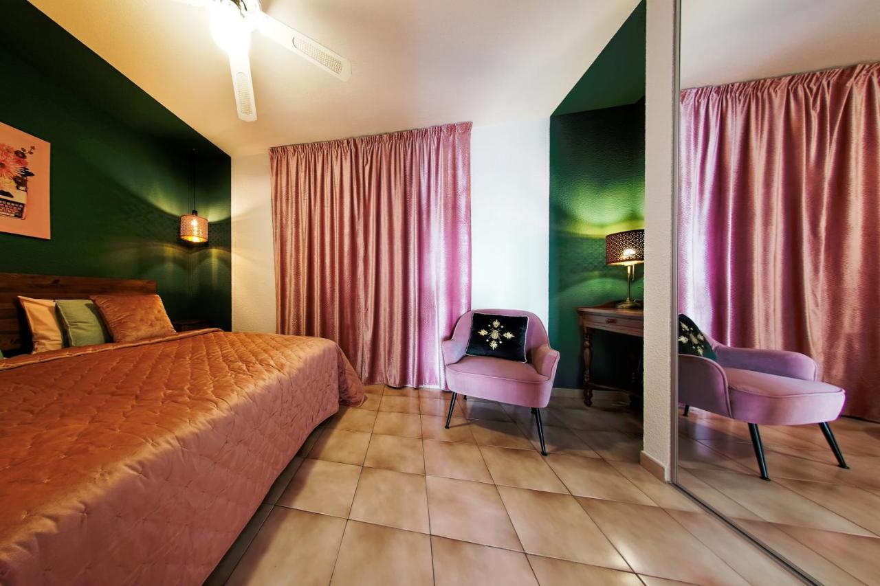 Great View, Heated Pool, Cool Design - Castle Harbour In Cristianos