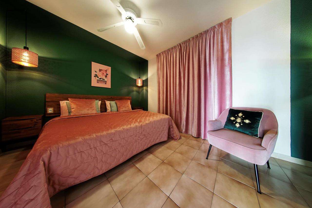 Apartment Great View, Heated Pool, Cool Design - Castle Harbour In Cristianos *