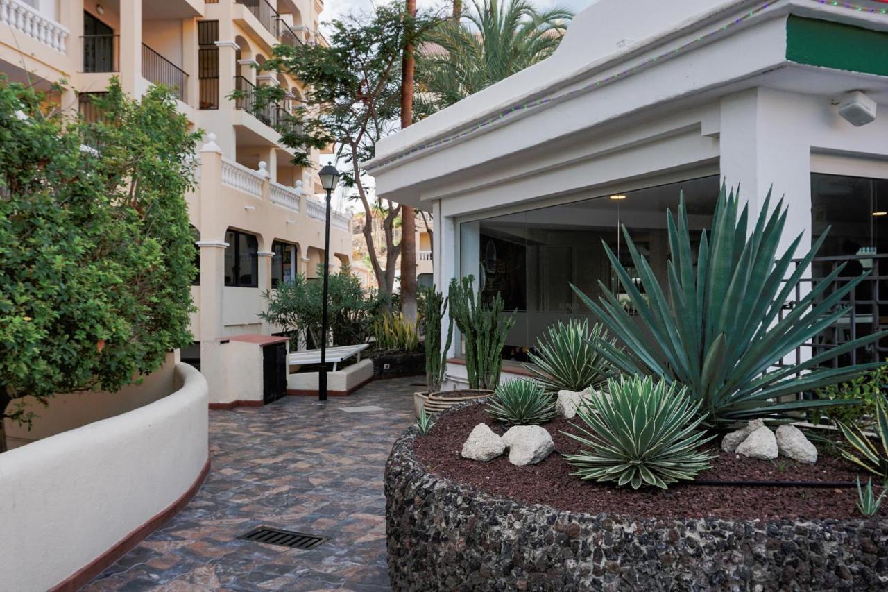Great View, Heated Pool, Cool Design - Castle Harbour In Cristianos Apartment Los Cristianos (Tenerife)