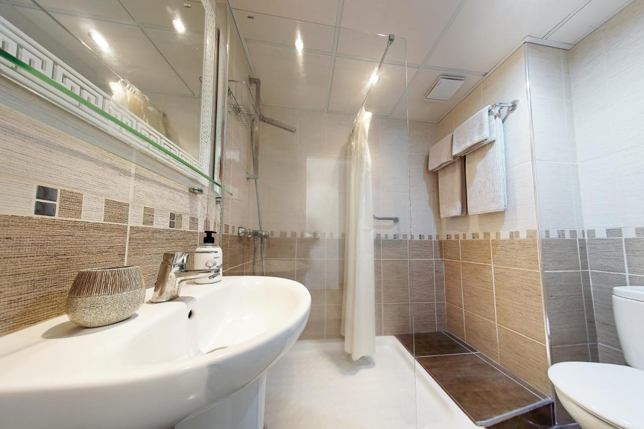 Great View, Heated Pool, Cool Design - Castle Harbour In Cristianos Apartment