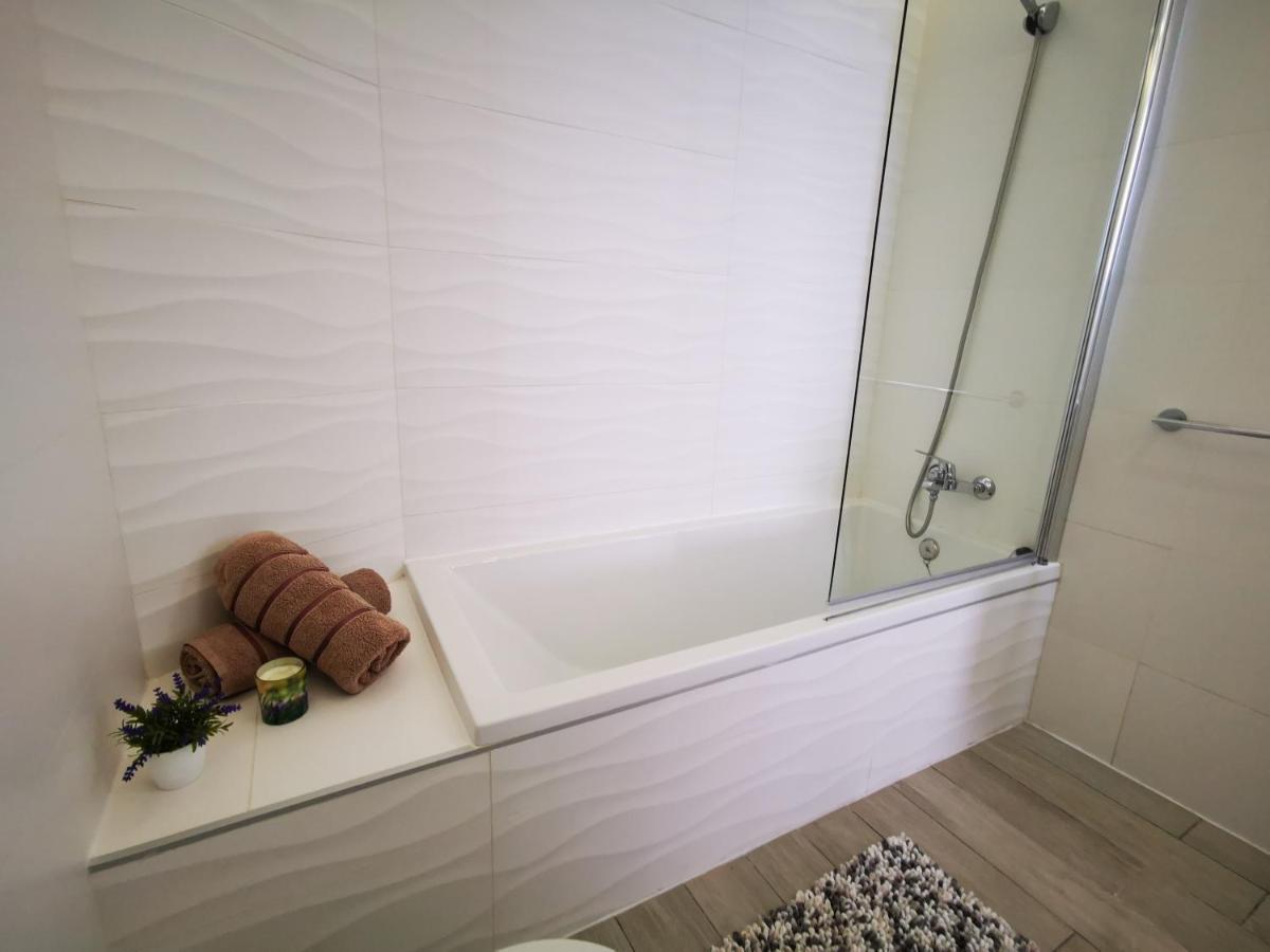 Cs Apartmentos, Large Terrace, Wifi! Appartement *
