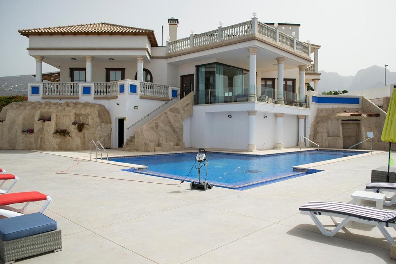 Nautilus Luxury Holiday Villa *