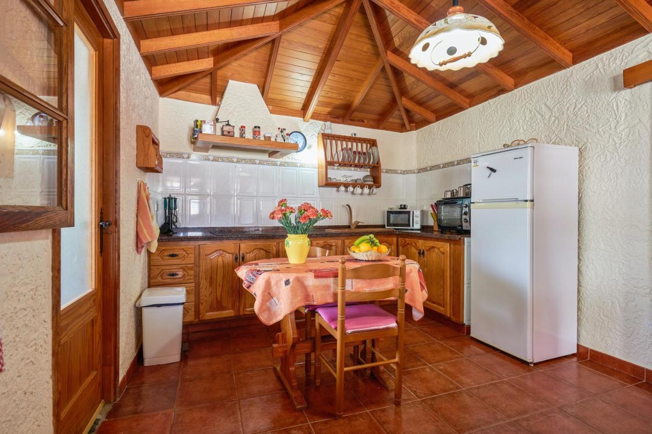 Hébergement de vacances Charming House In With Shared Pool *