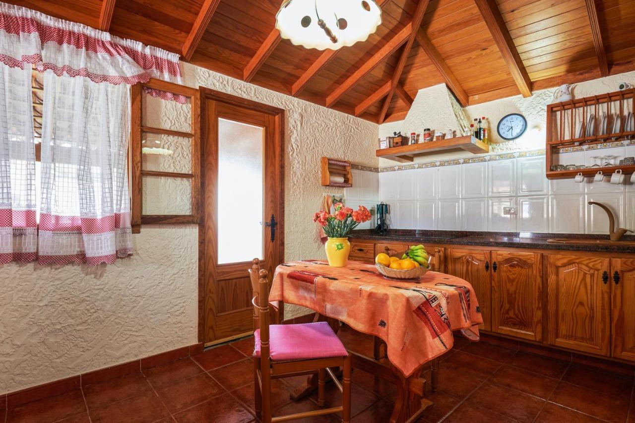 Hébergement de vacances Charming House In With Shared Pool