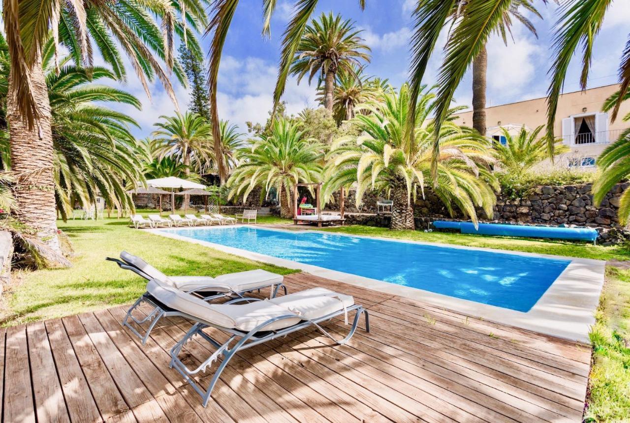 Villa Detached With Garden, Heated And Private Pool, Sea View, Parking Free Tijoco de Abajo