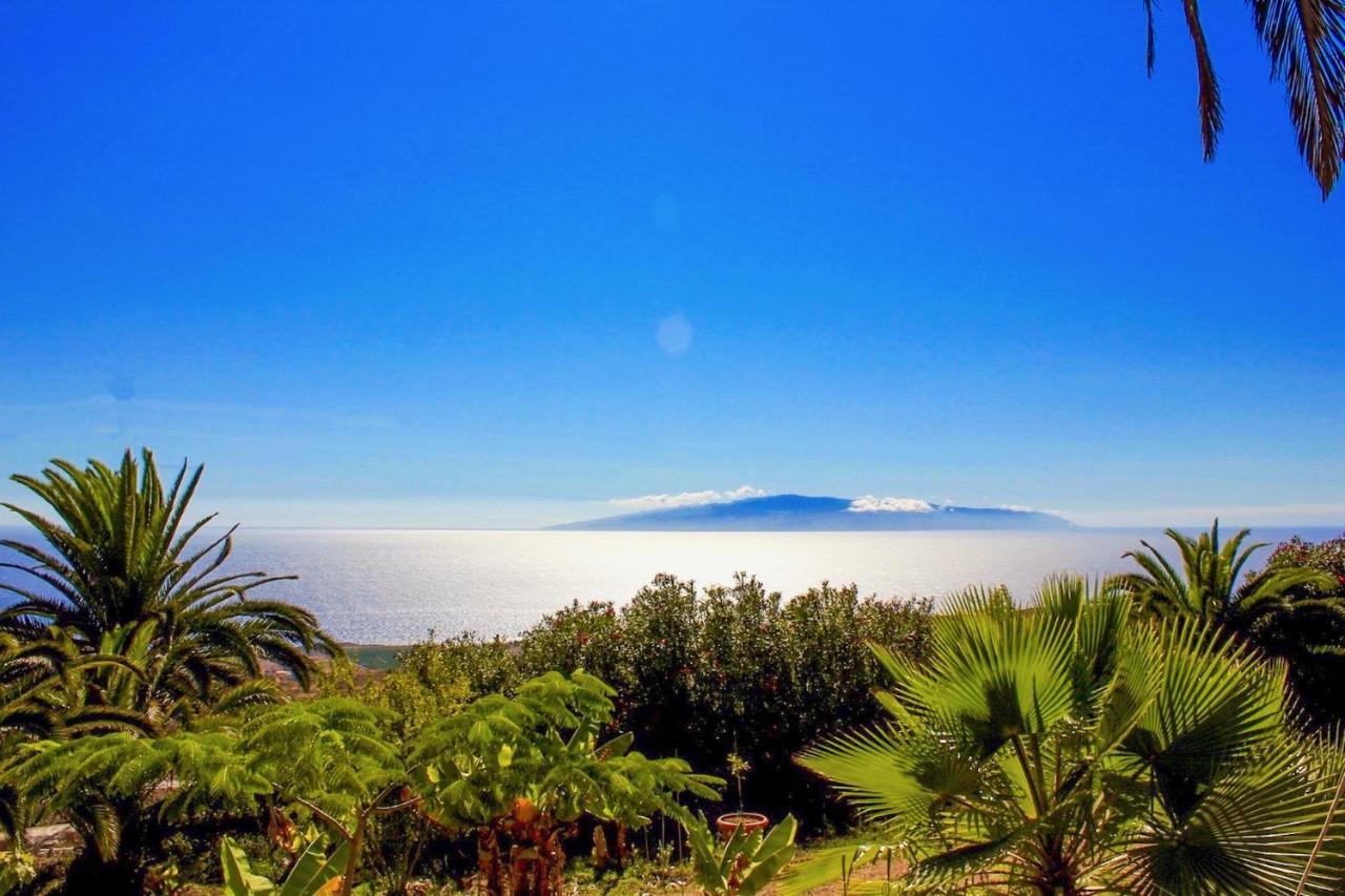 Detached With Garden, Heated And Private Pool, Sea View, Parking Free Villa