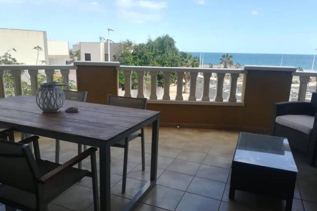 - La Perla C004 *