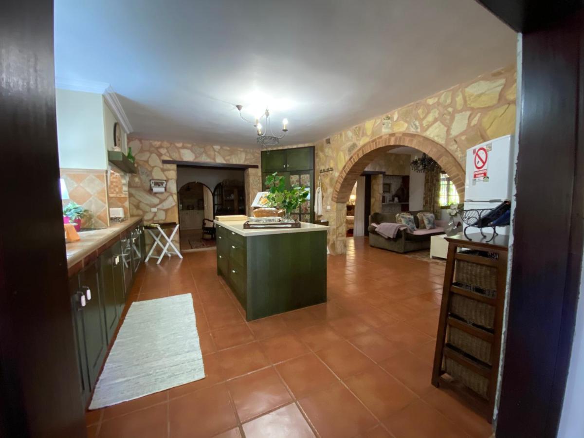 Casa Lazaro, *