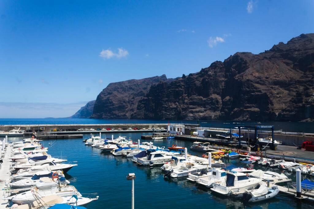 Beachfront & Sunny Gigantes Apartment