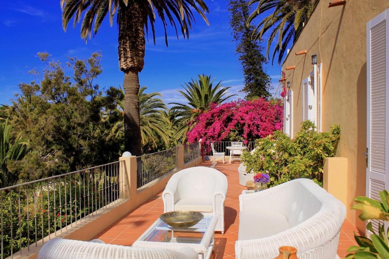 Detached With Garden, Heated And Private Pool, Sea View, Parking Free Villa