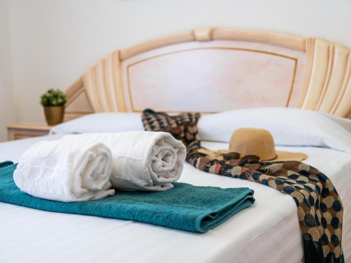 1 1 Beautiful Seafront With Balcony And Wifi Los Cristianos (Tenerife)