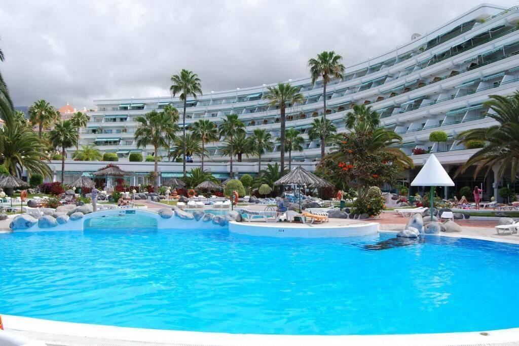 Apartamento In Beachfront Complex In El Duque Area, Costa Adeje (Tenerife)
