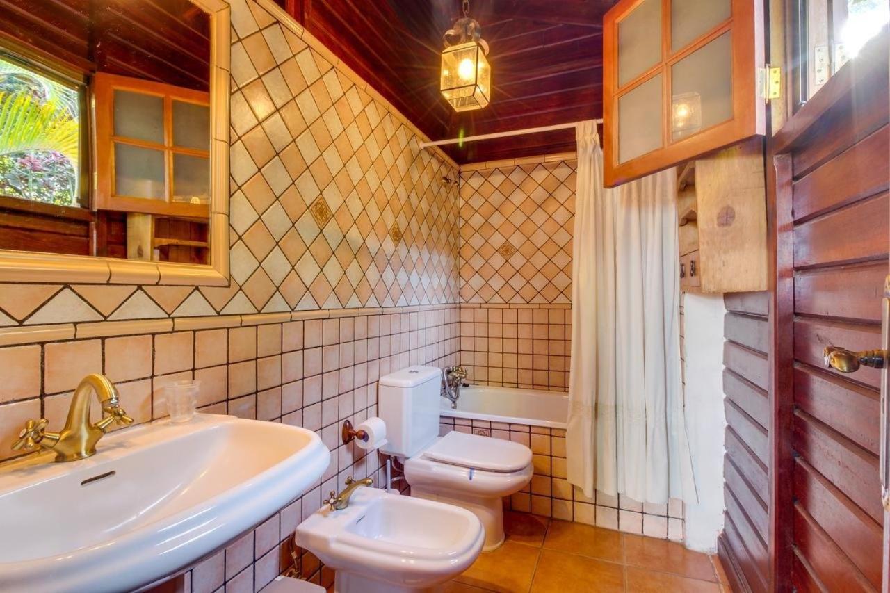 Mimosa Villa *