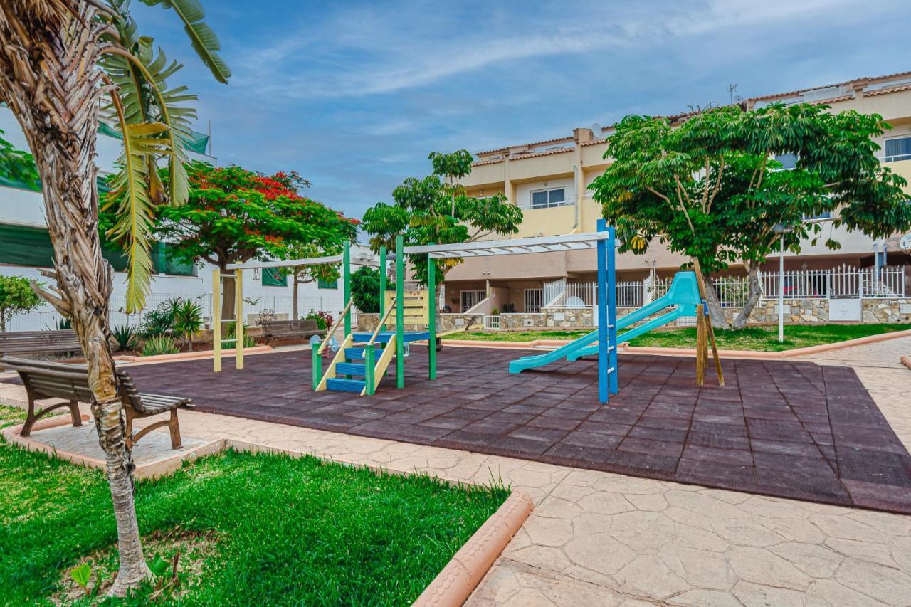 Red Large Family Apartment, Three Floors, 10 Guests Appartement Costa Adeje (Tenerife)