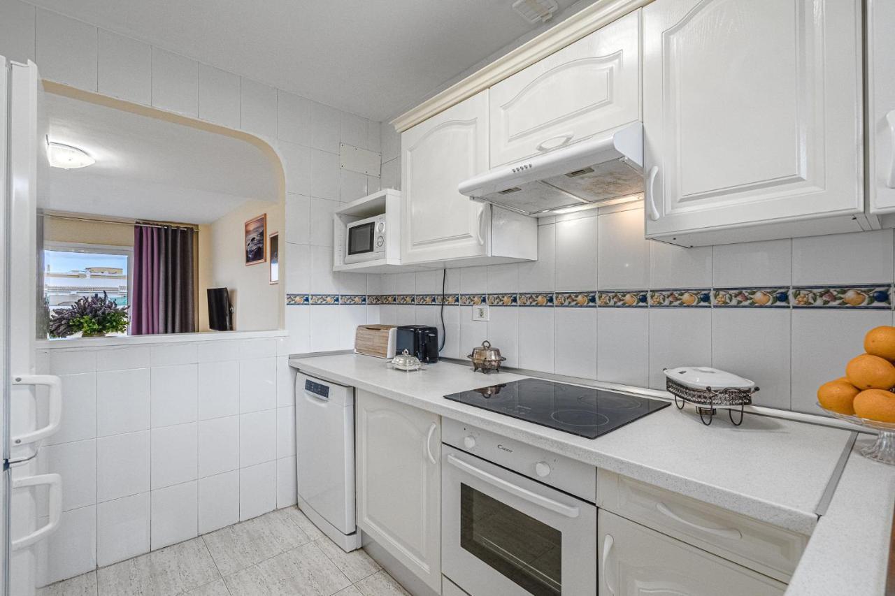 Red Large Family Apartment, Three Floors, 10 Guests Costa Adeje (Tenerife)