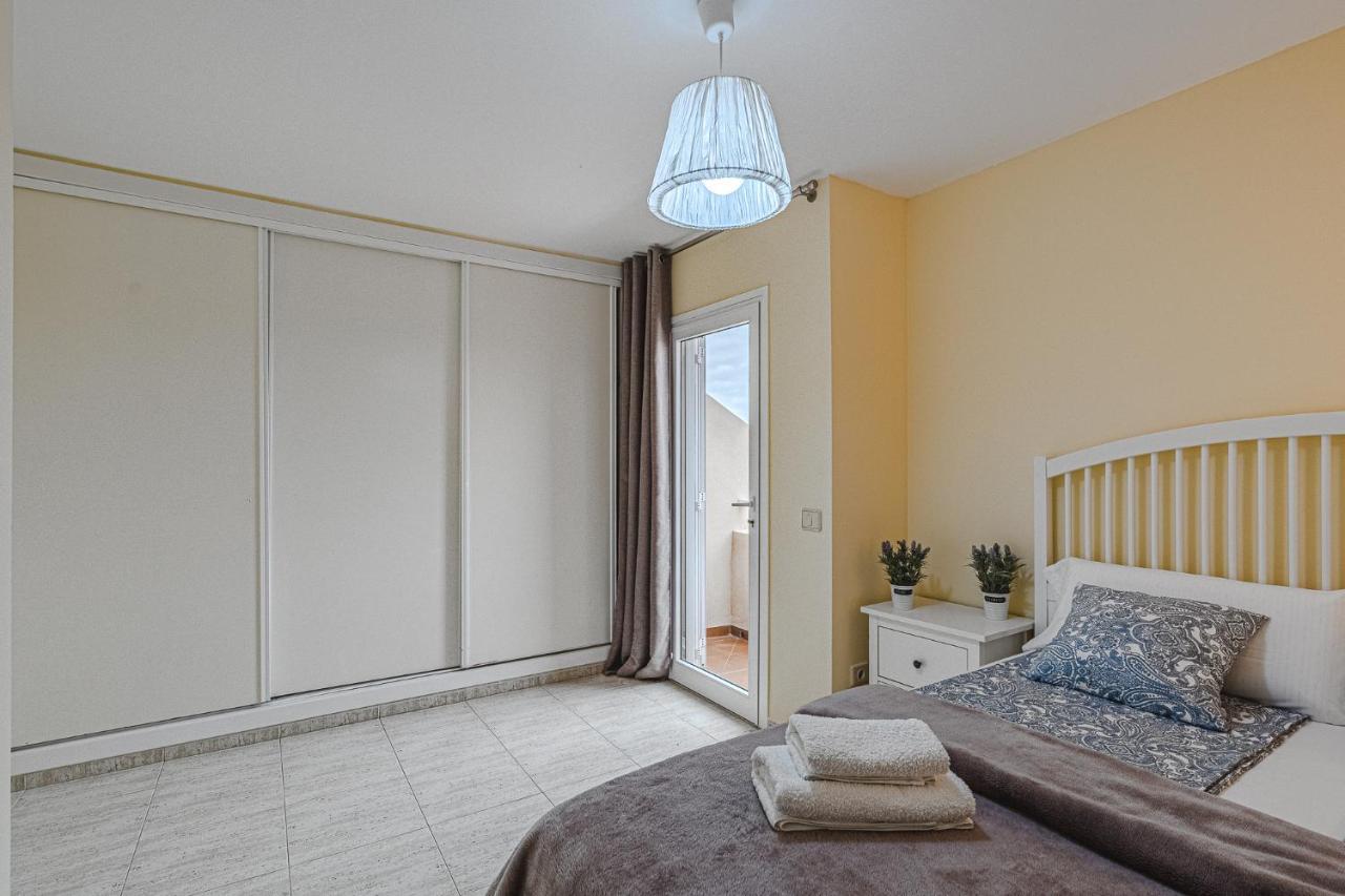 Red Large Family Apartment, Three Floors, 10 Guests