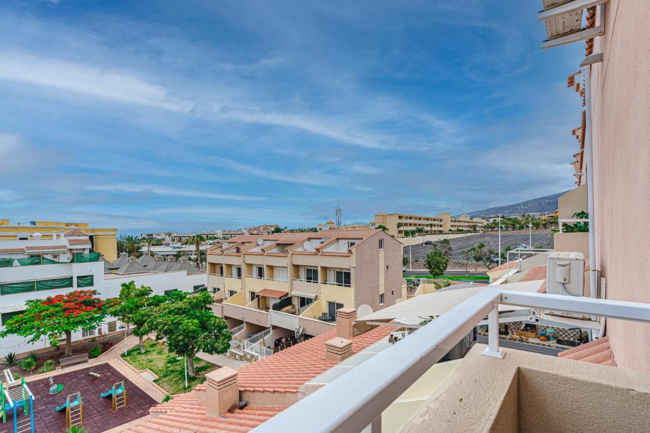 Red Large Family Apartment, Three Floors, 10 Guests Costa Adeje (Tenerife)