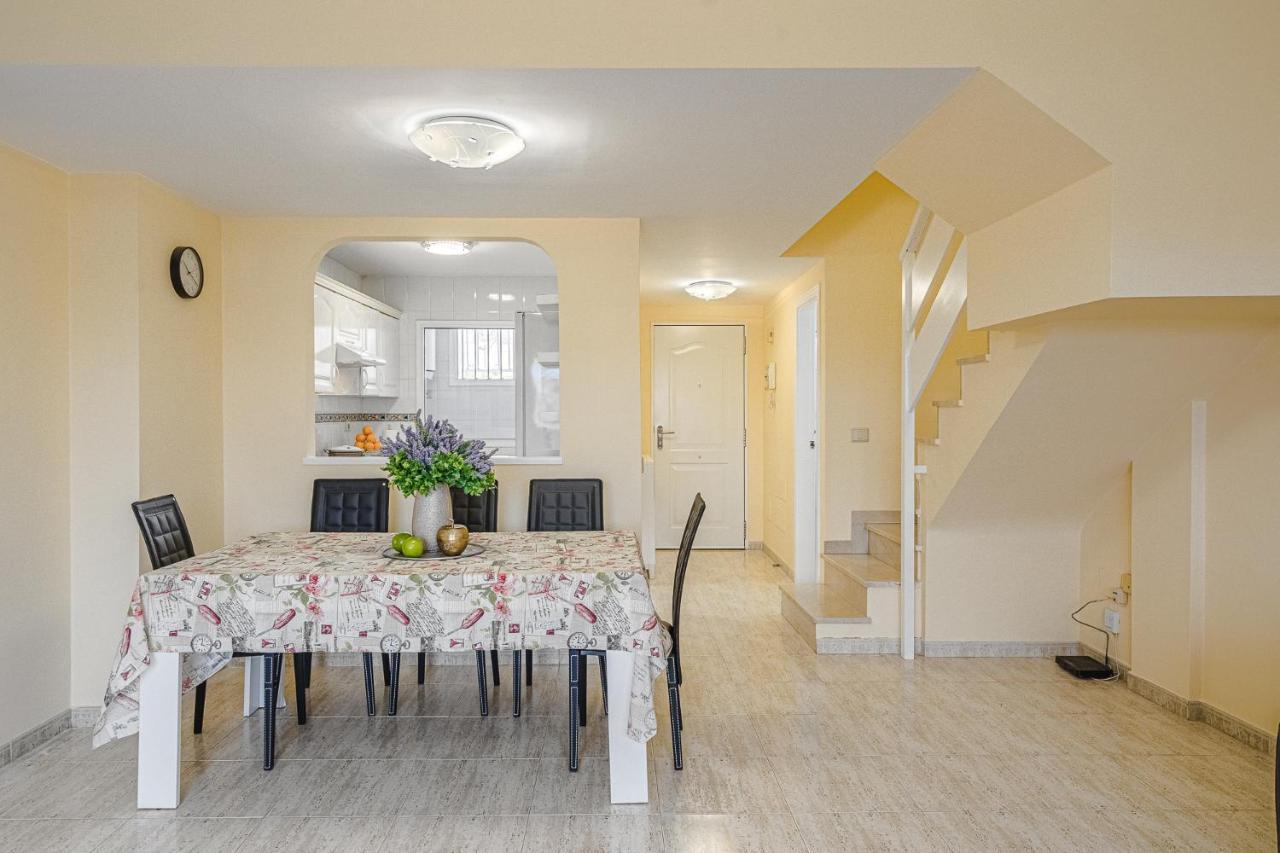 Appartement Red Large Family Apartment, Three Floors, 10 Guests