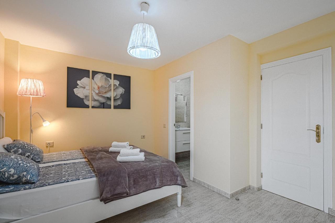 Red Large Family Apartment, Three Floors, 10 Guests Appartement