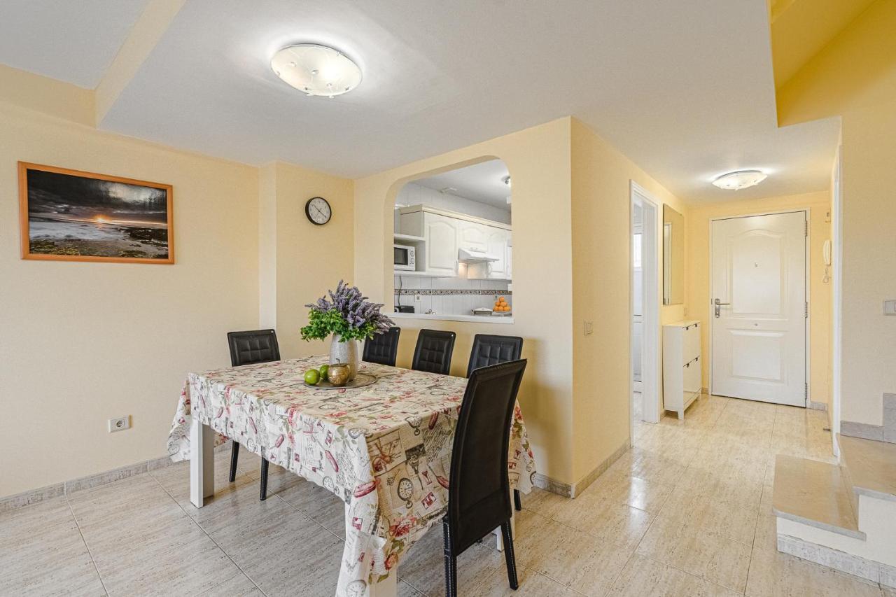 Red Large Family Apartment, Three Floors, 10 Guests Appartement Costa Adeje (Tenerife)