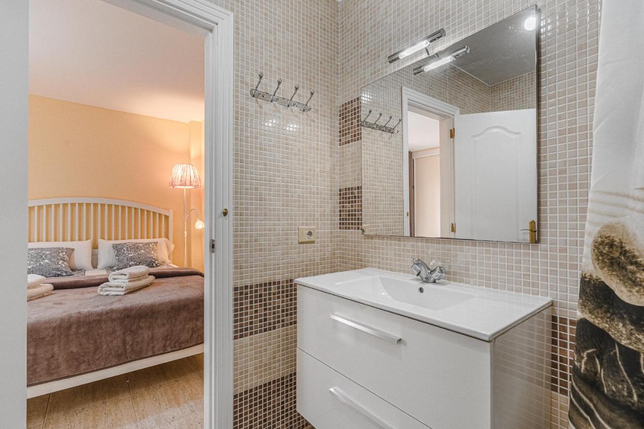 Red Large Family Apartment, Three Floors, 10 Guests Appartement