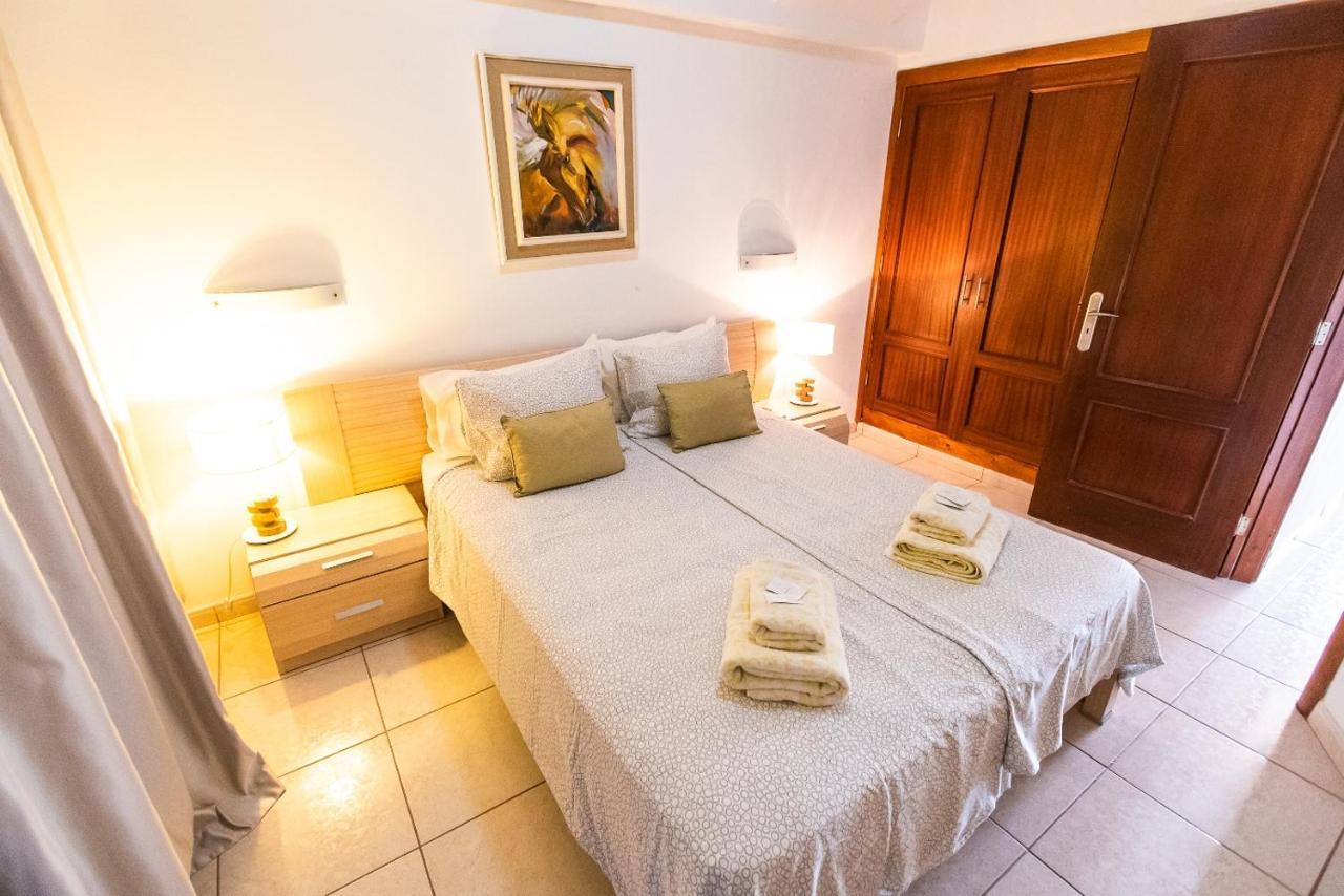 Two Bedroom Near El Duque Beach, Apartamento