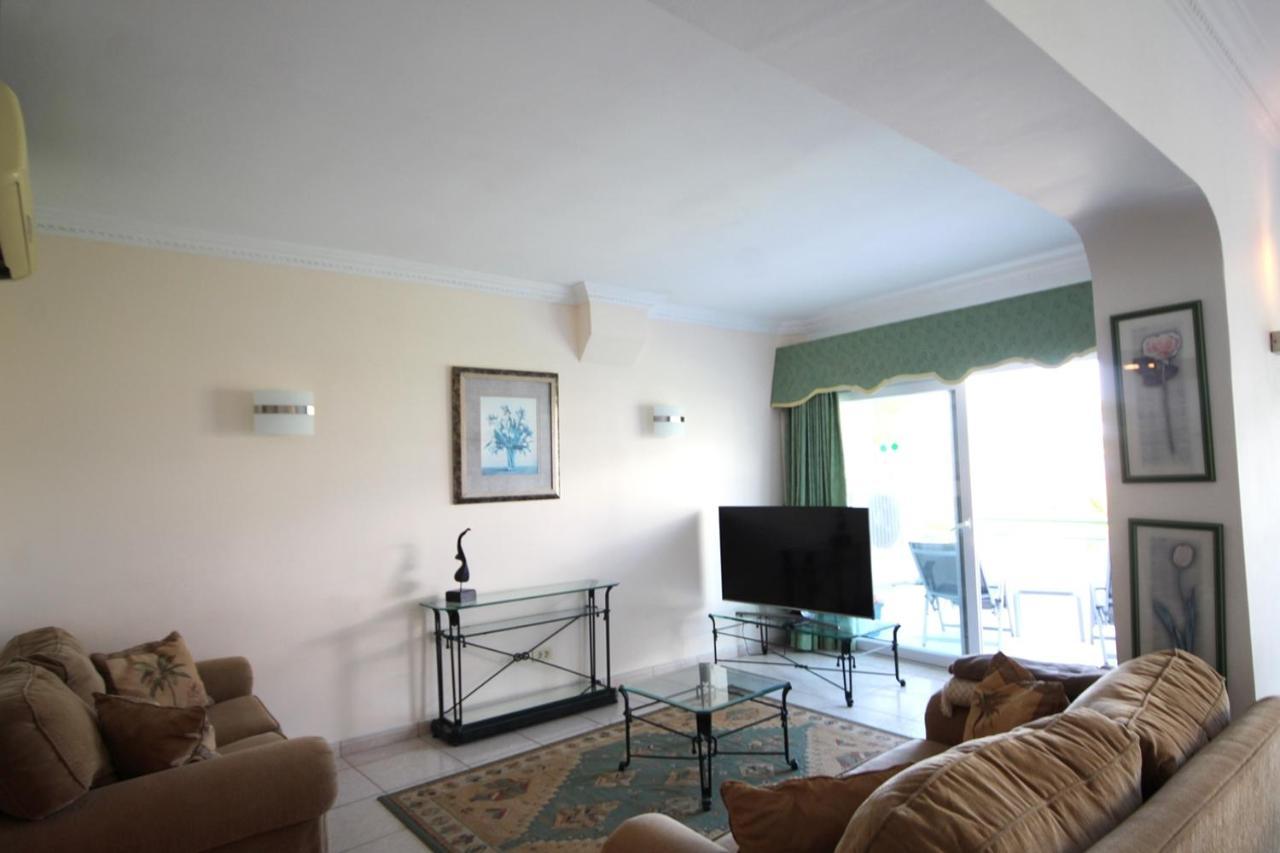 Two Bedroom Near El Duque Beach, Apartamento