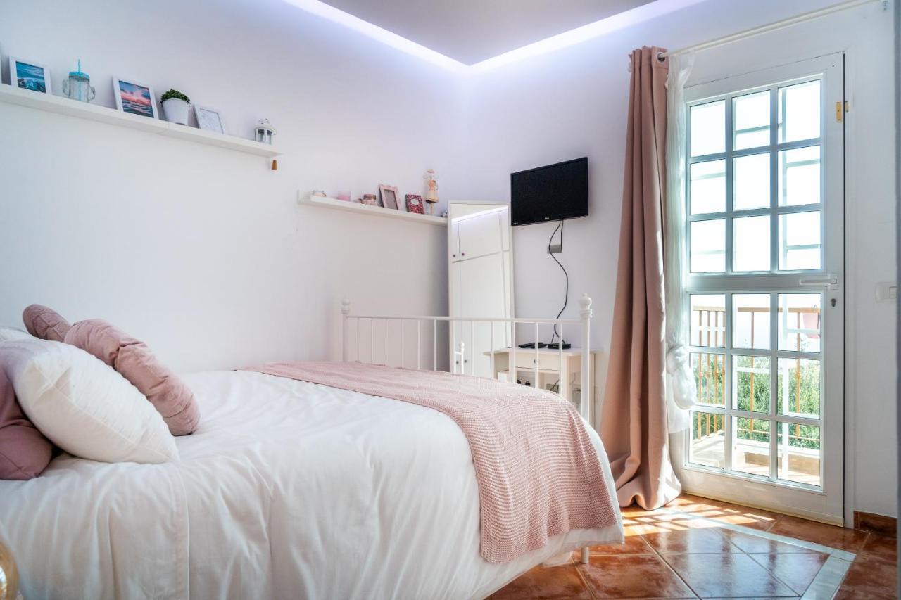 Deluxe Bella Air Con & Heated Pool, Tenerife South Villa