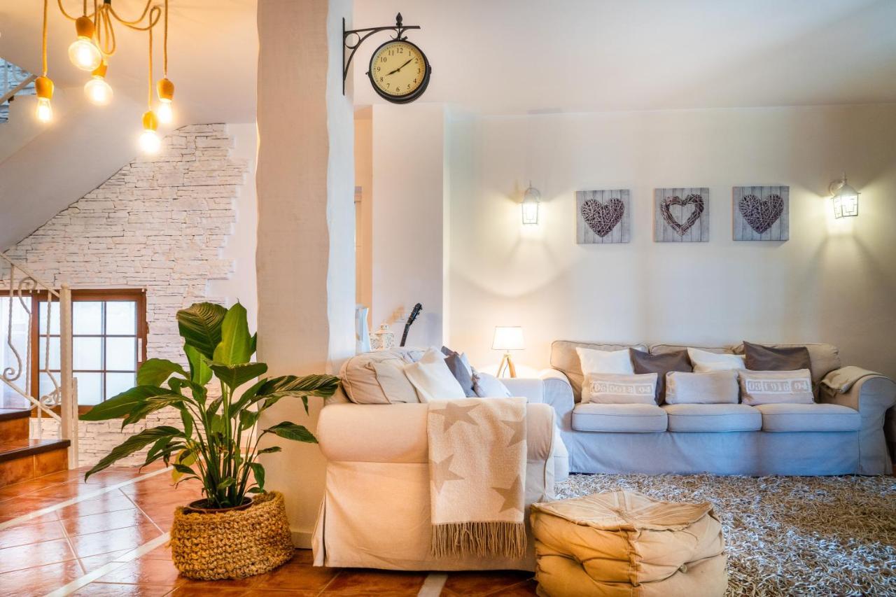 Deluxe Bella Air Con & Heated Pool, Tenerife South Villa *