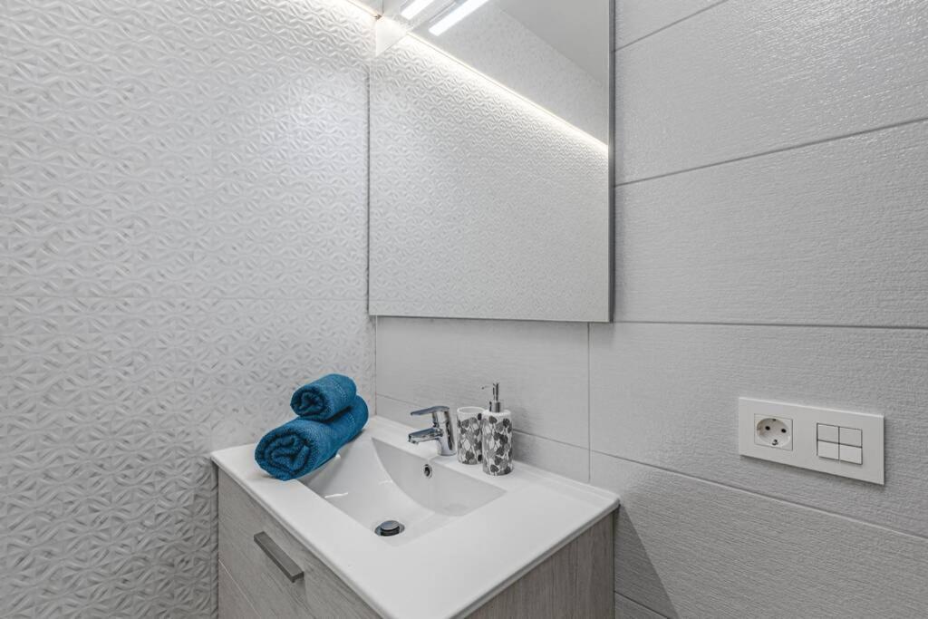 Tenerife Royal Gardens One Bedroom Apartment Playa de las Americas (Tenerife)