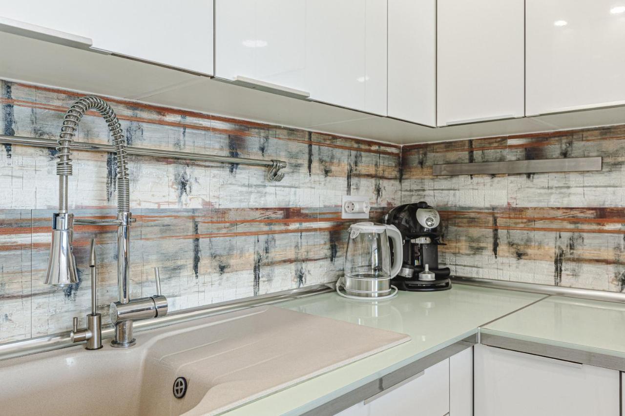 Luxury House With Private Heated Pool, Bbq And Private Parking