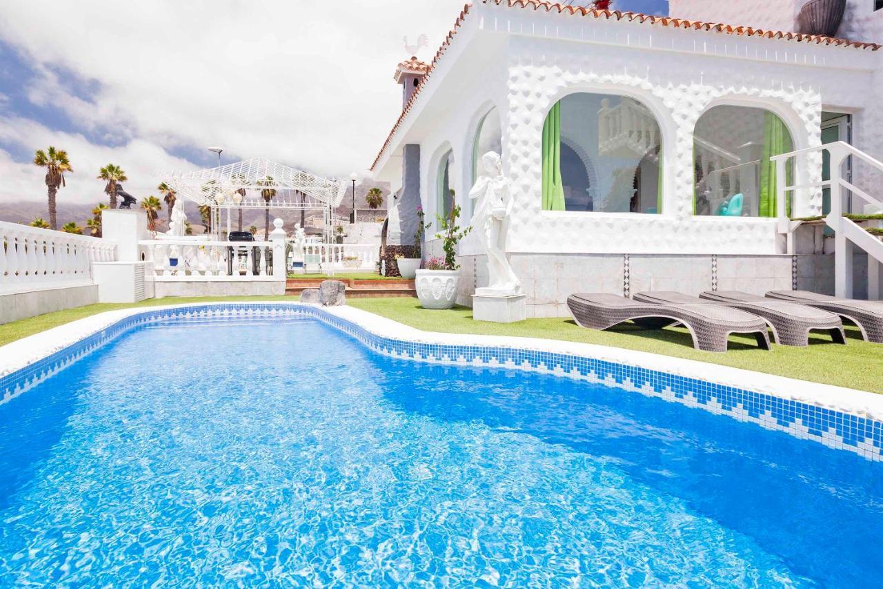 Sara En San Eugenio Villa
