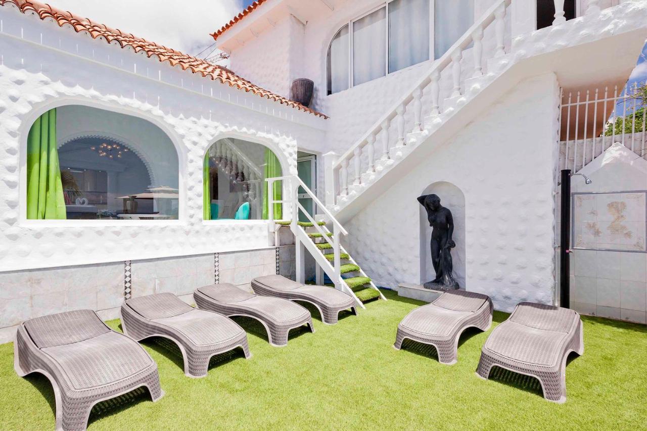 Sara En San Eugenio Villa Costa Adeje (Tenerife)