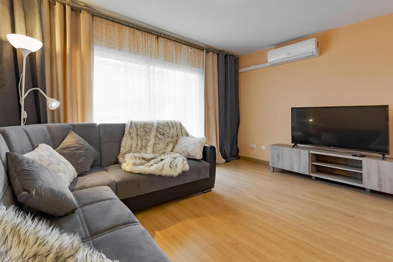 Yellow 3 Bedroom Large For 10 Guests *