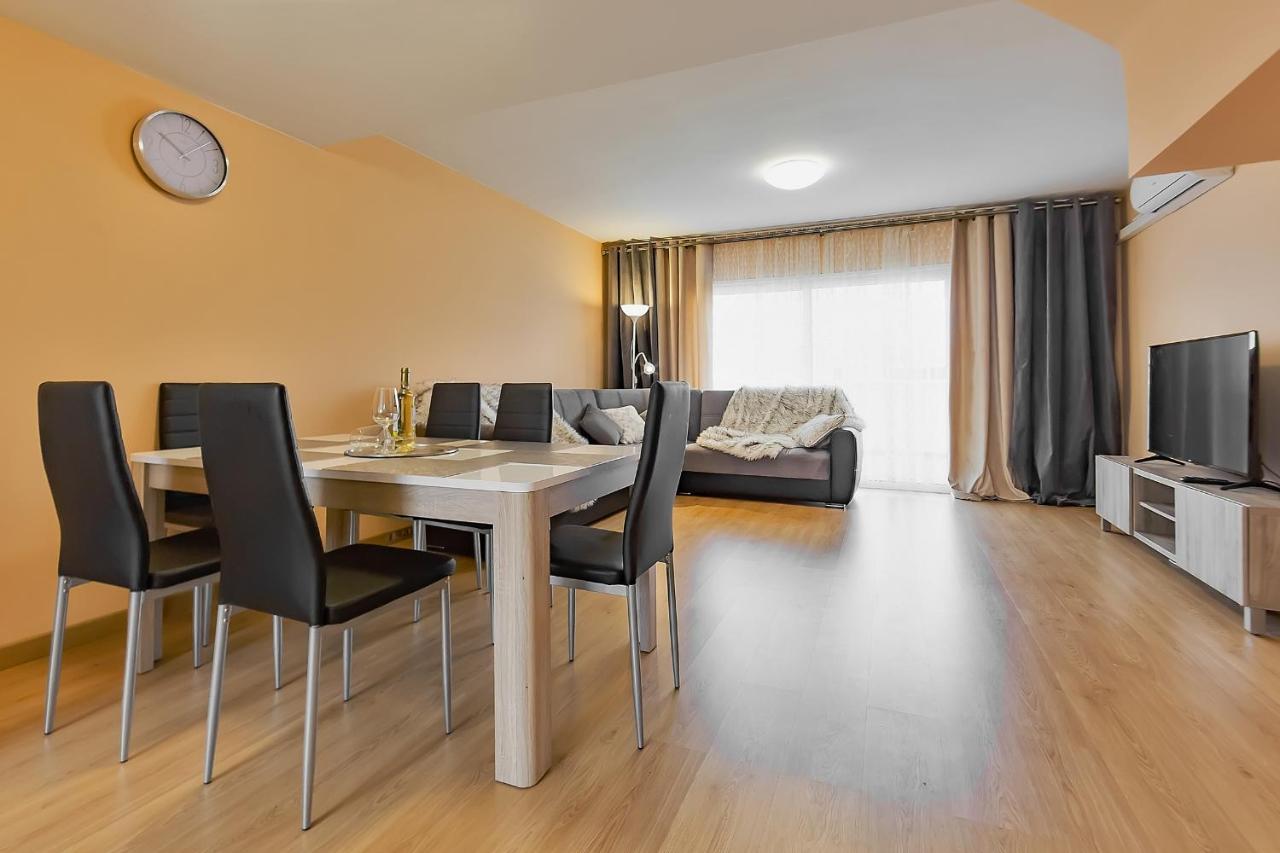Yellow 3 Bedroom Large For 10 Guests Appartement *