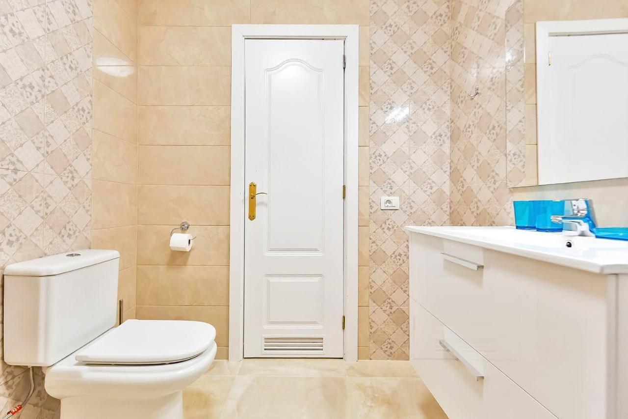 Yellow 3 Bedroom Large For 10 Guests